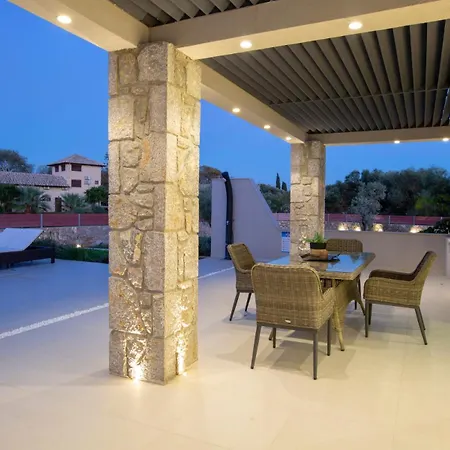 빌라 Varko Premium